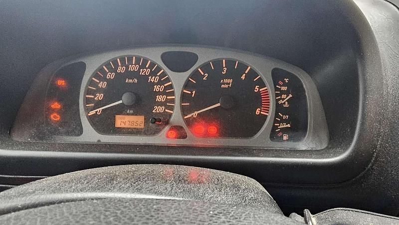 Usata Opel Agila Cosmo 69 CV (50 kW) 2004 Giallo Monovolume