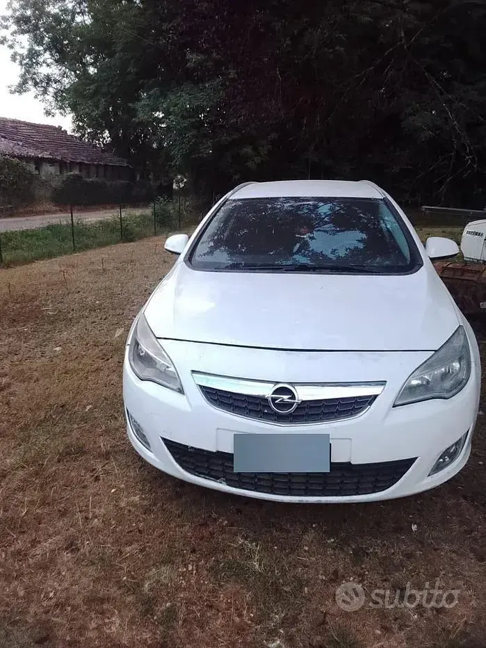 Usata Opel Astra 115 CV (84 kW) 2012 Bianco Station wagon
