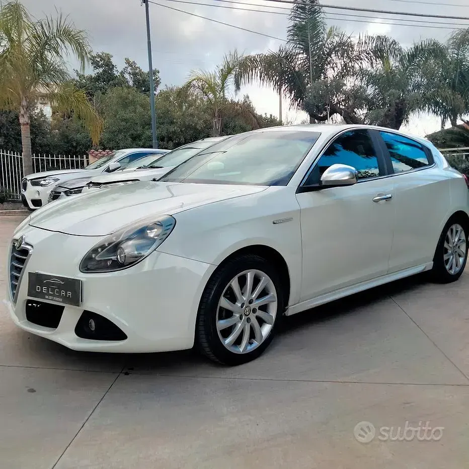 Usata Alfa Romeo Giulietta Exclusive 105 CV (77 kW) 2012 Bianco Utilitaria
