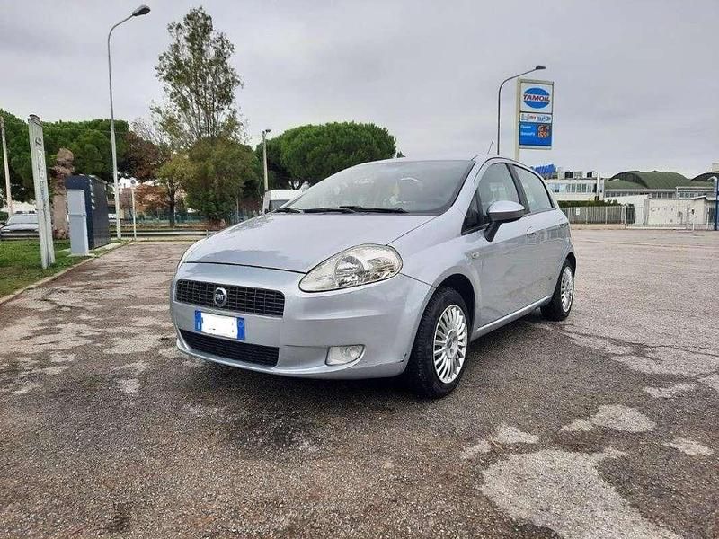 Argento Usata 2006 Fiat Grande Punto Dynamic Due volumi | 3200 € (Buon prezzo) - Immagine 1/4