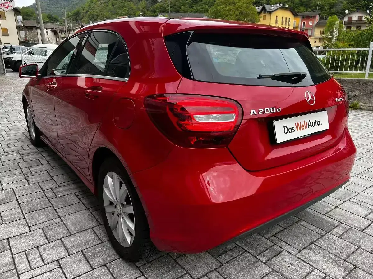 Usata Mercedes A200 136 CV (100 kW) 2017 Rosso Berlina