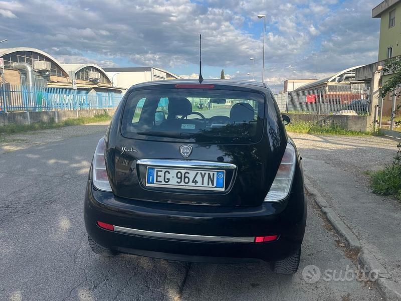 Usata Lancia Ypsilon Platinum 69 CV (50 kW) 2011 Nero Utilitaria