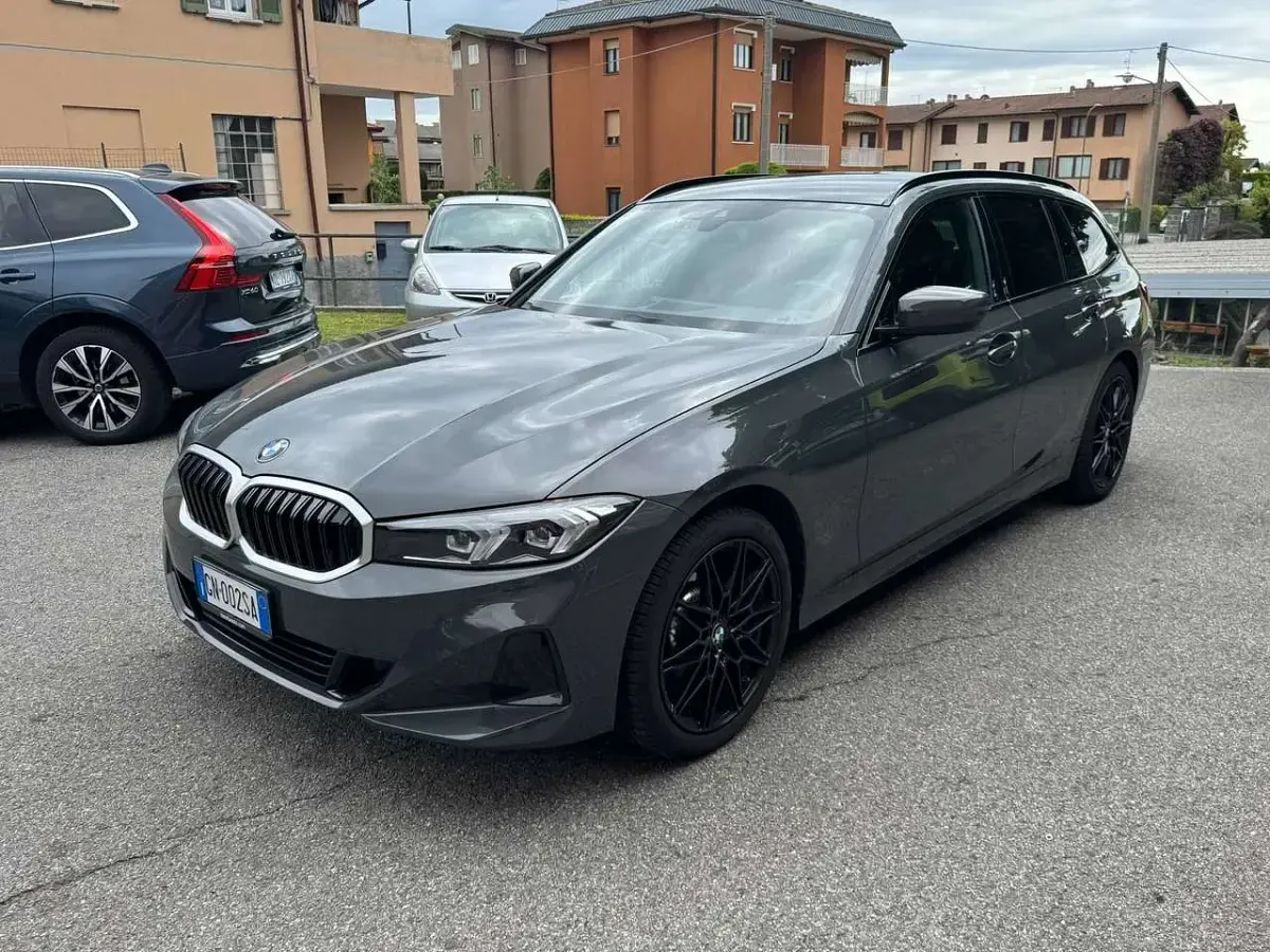 Usata BMW 330 286 CV (210 kW) 2023 Dravit grey individual Station wagon
