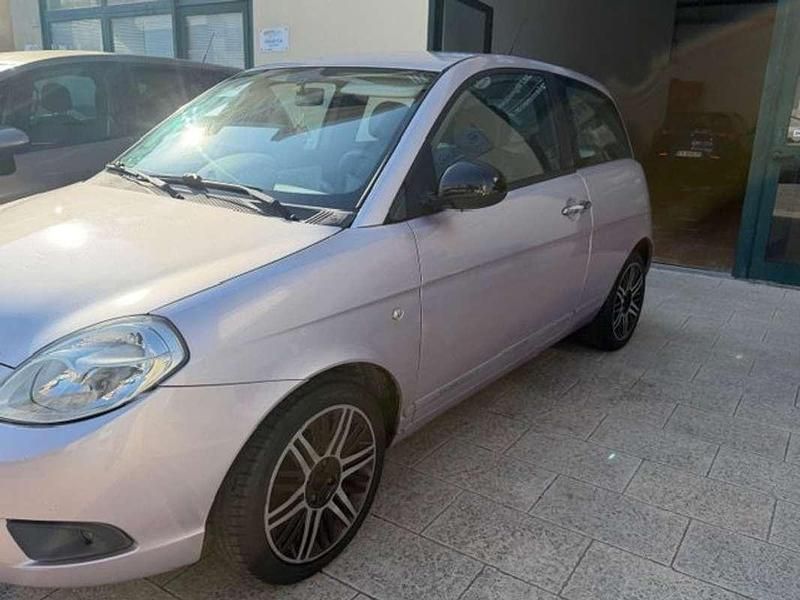 Gebraucht Lancia Ypsilon 69 PS (50 kW) 2010 Violett Kleinwagen