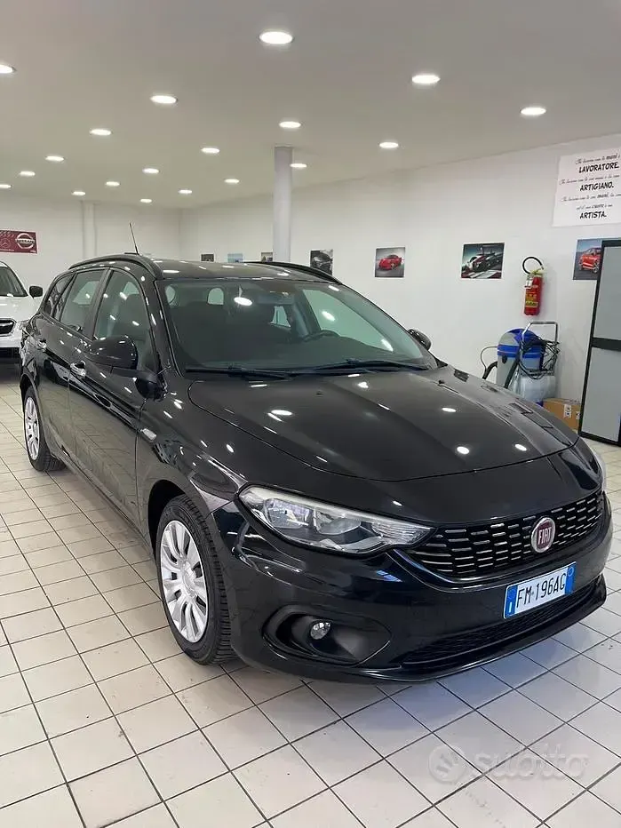 Usata Fiat Tipo 120 CV (88 kW) 2017 Nero Station wagon