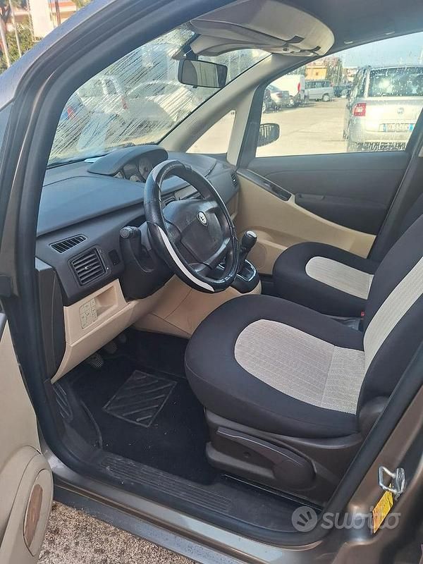 Usata Lancia Musa 2007 Grigio Monovolume