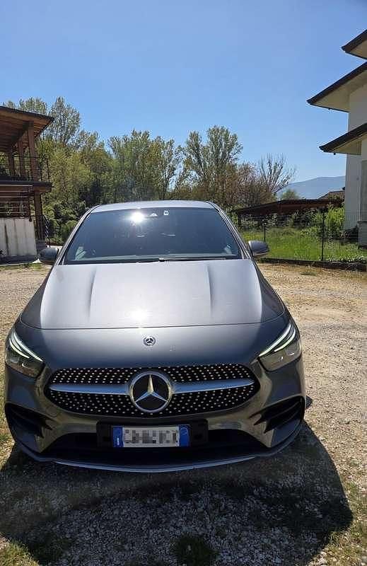 Usata Mercedes B180 Premium 116 CV (85 kW) 2020 Grigio Monovolume