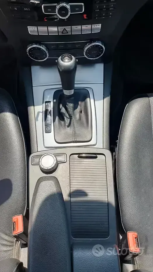 Begagnad Mercedes C220 2012 Grå Sedan