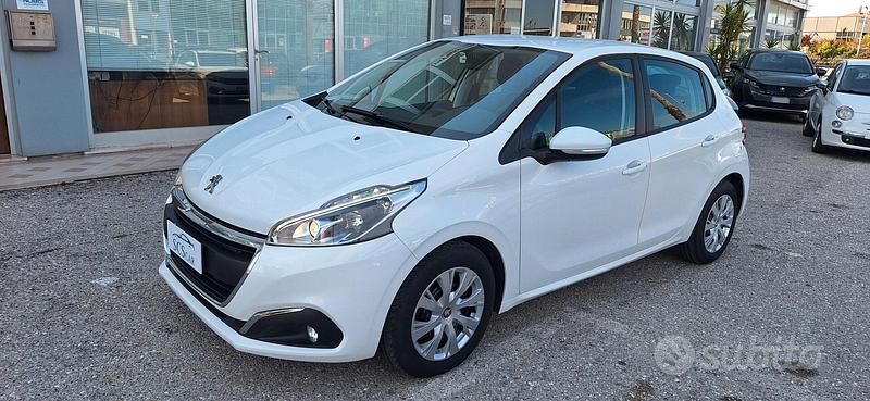 Usata Peugeot 208 S 101 CV (74 kW) 2019 Bianco Utilitaria