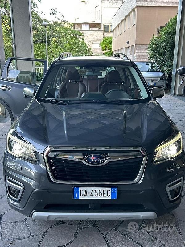 Grigio Usata 2020 Subaru Forester SUV | 21.000 € (Buon prezzo) - Immagine 1/4