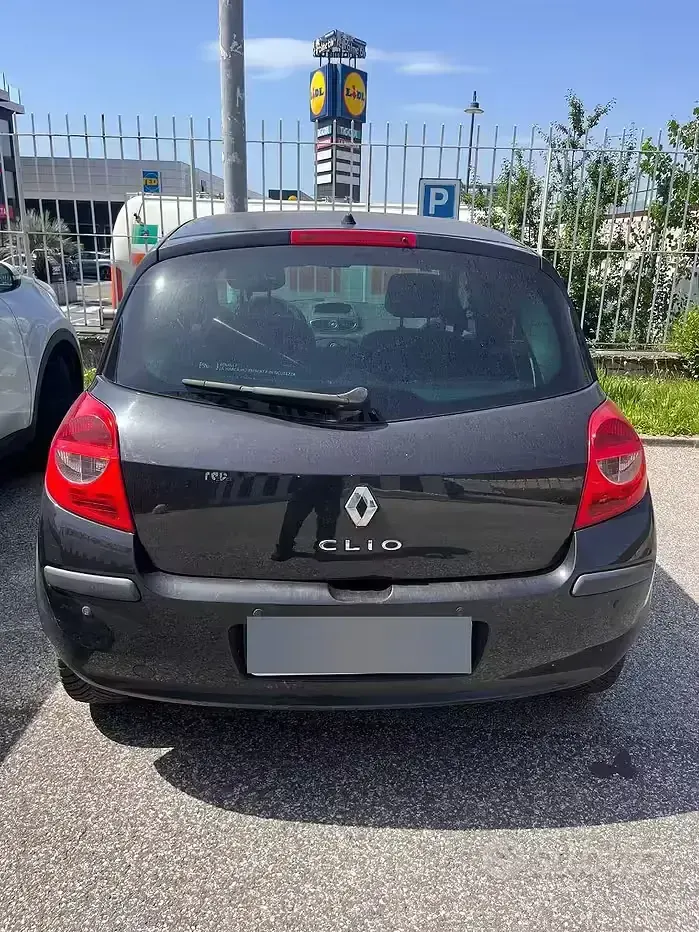 Usata Renault Clio II 75 CV (55 kW) 2007 Nero Berlina
