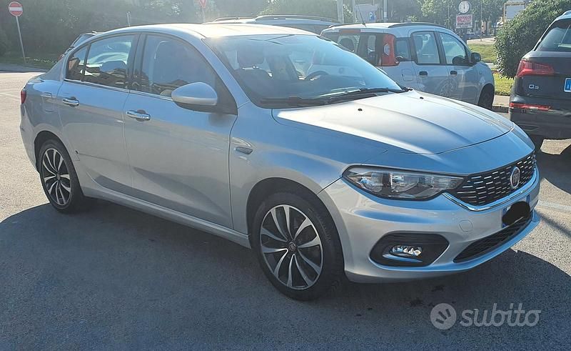 Grigio Usata 2016 Fiat Tipo Tre volumi | 9999 € (Buon prezzo) - Immagine 1/4