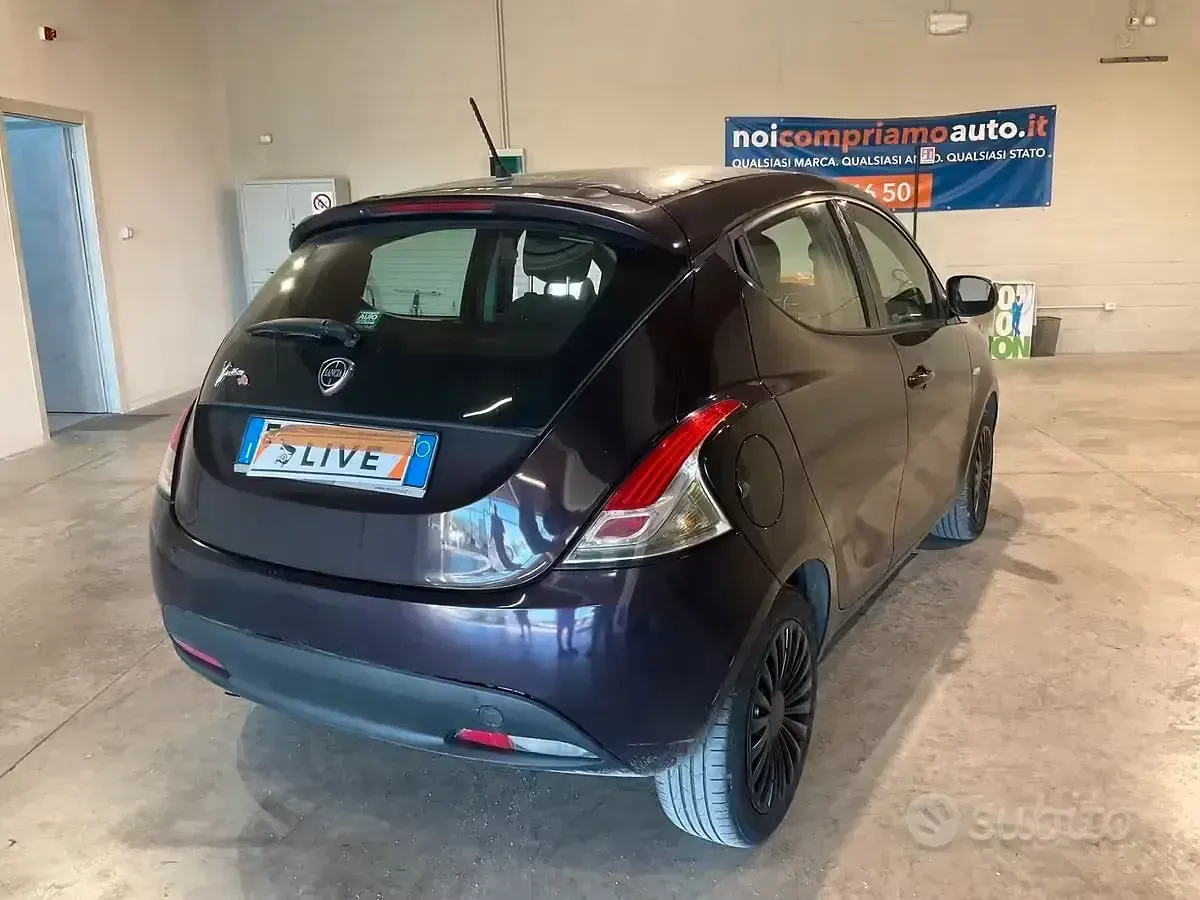 Gebraucht Lancia Ypsilon 69 PS (50 kW) 2013 Violett Kleinwagen