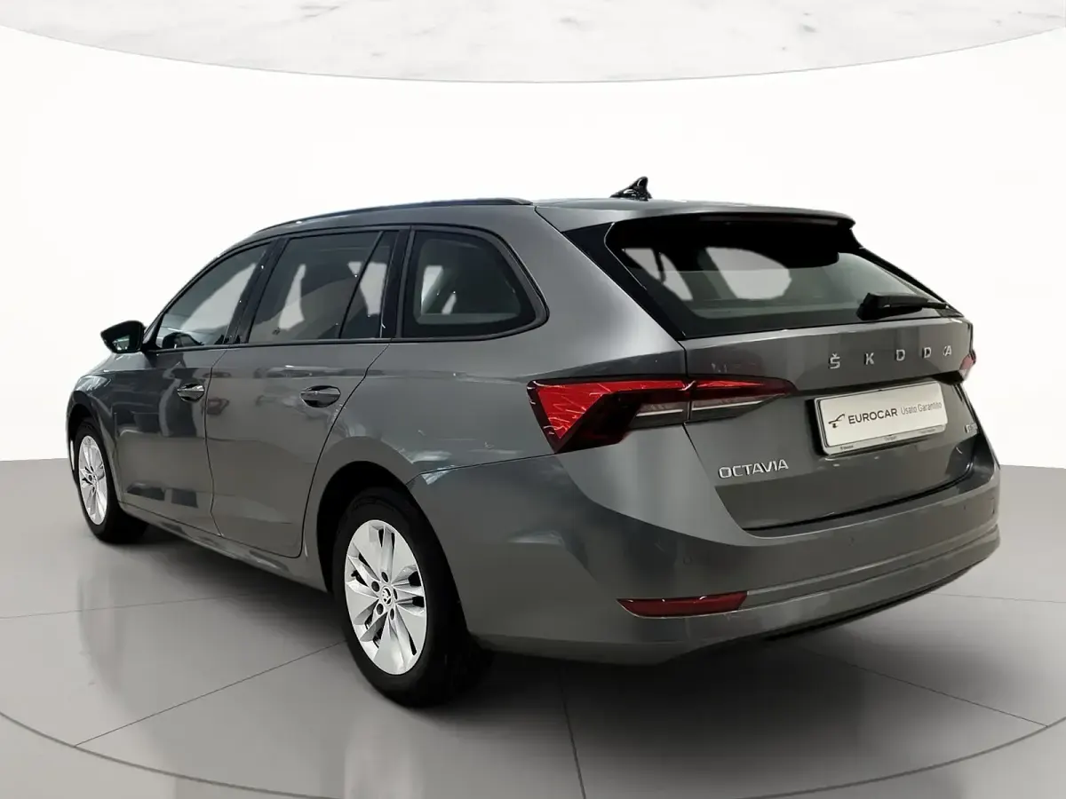 Usata Skoda Octavia Executive 110 CV (80 kW) 2023 Grigio graphite metallizzato Station wagon