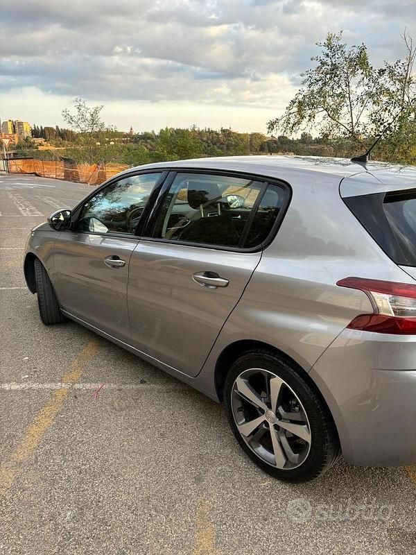 Usata Peugeot 308 120 CV (88 kW) 2017 Berlina