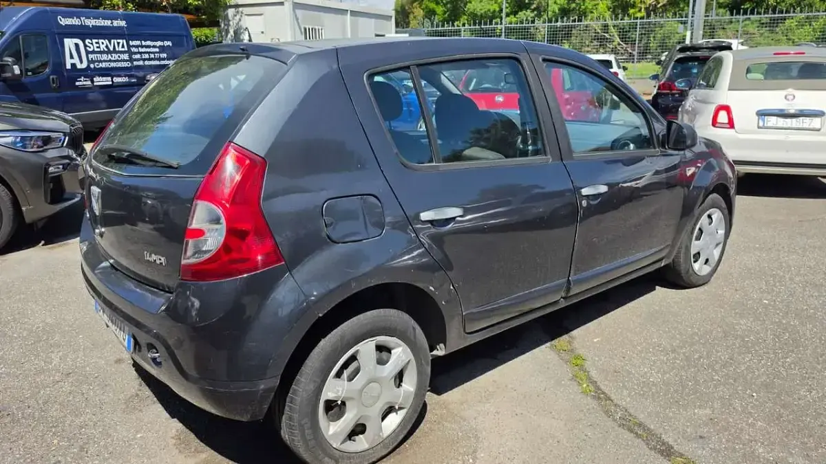 Usata Dacia Sandero 75 CV (55 kW) 2009 Grigio Berlina