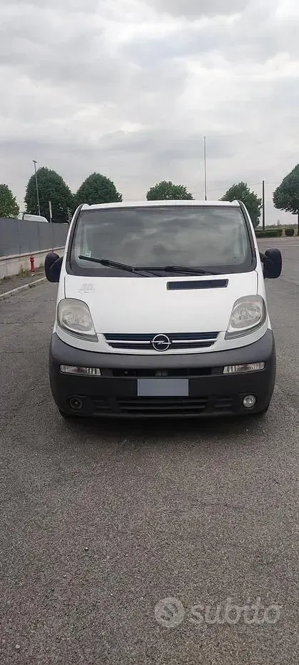 Usata Opel Vivaro 100 CV (73 kW) 2006 Bianco Monovolume