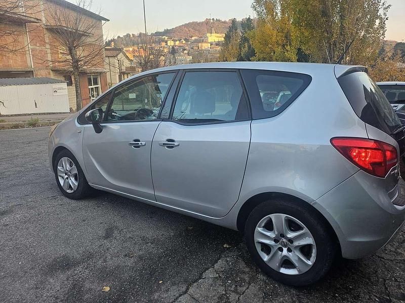 Usata Opel Meriva Cosmo 95 CV (69 kW) 2016 Argento Monovolume