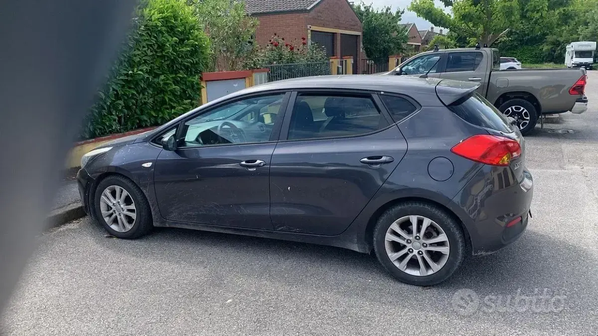 Usata Kia Ceed 128 CV (94 kW) 2013 Grigio Utilitaria