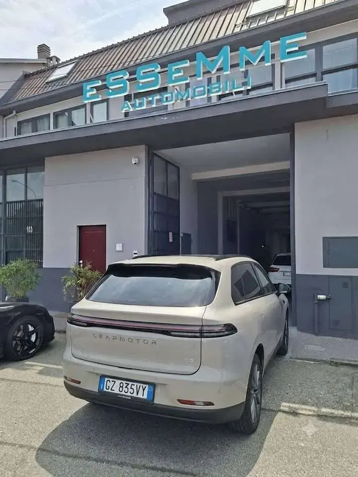 Usata Leapmotor C10 80 kW (109 CV) 2025 Grigio SUV
