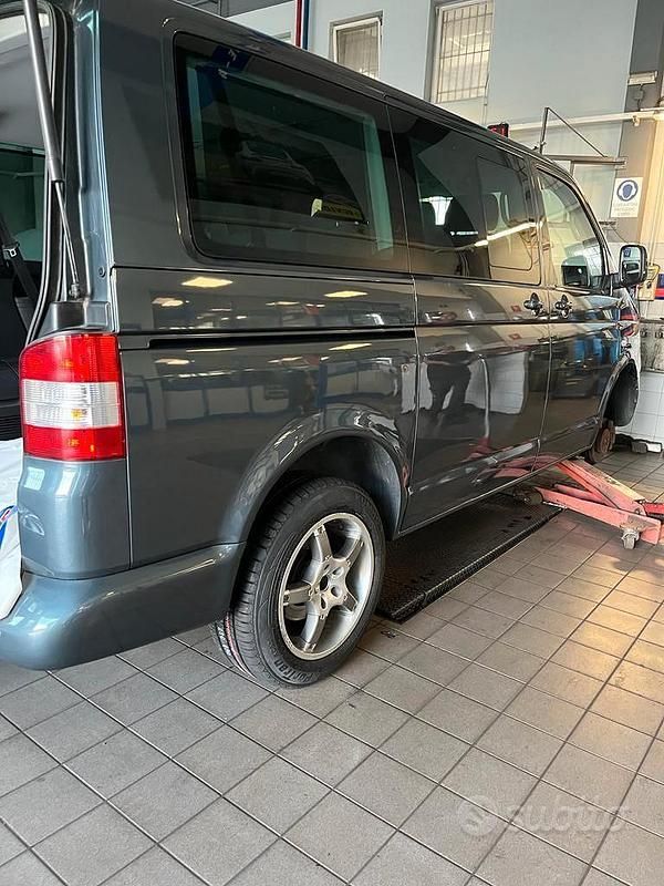 Usata VW Transporter 131 CV (96 kW) 2008 Grigio Furgone