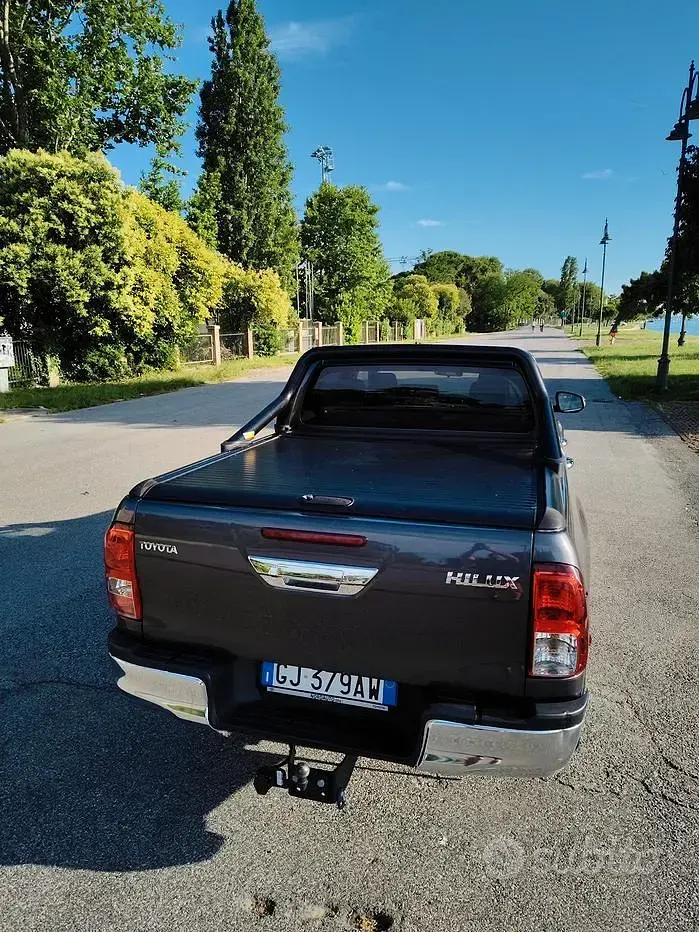 Usata Toyota HiLux 150 CV (110 kW) 2022 Grigio Pick-up