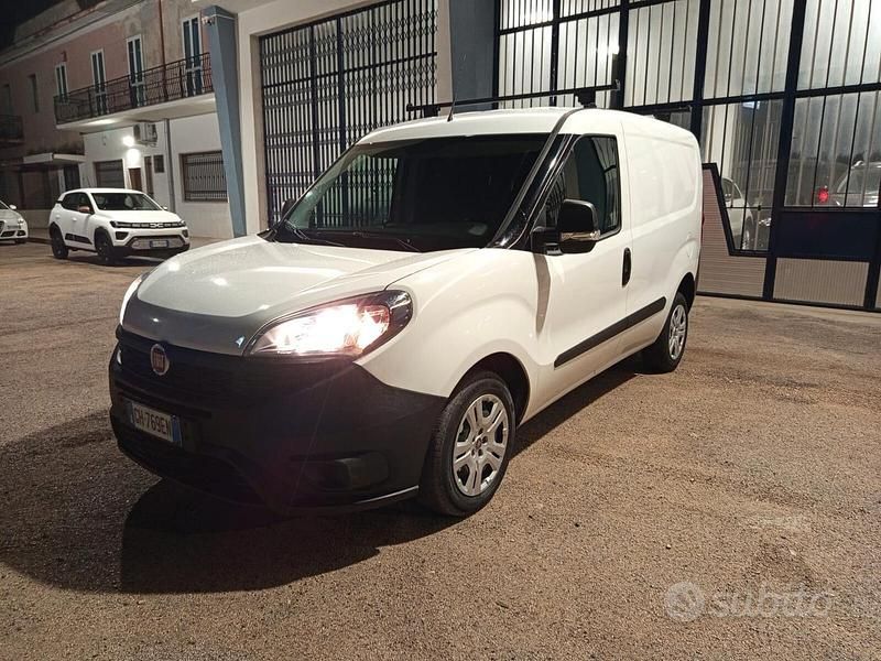Usata Fiat Doblò S 90 CV (66 kW) 2022 Bianco Monovolume