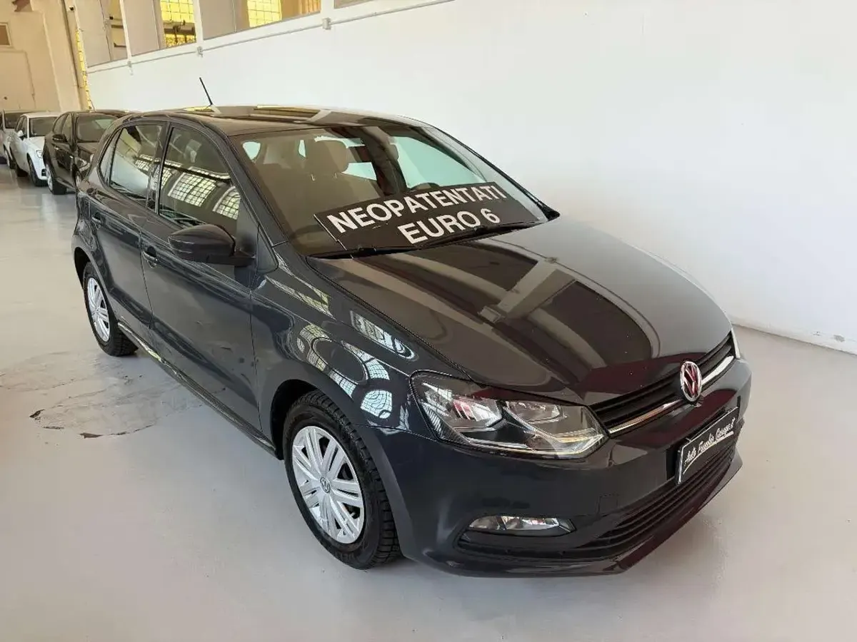 Usata VW Polo Trendline 75 CV (55 kW) 2016 Grigio Berlina