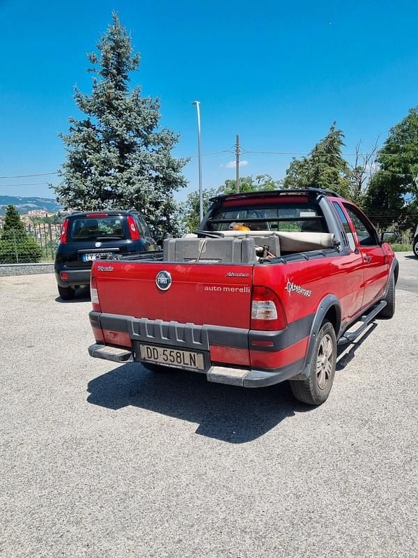 Usata Fiat Strada 84 CV (61 kW) 2006 Rosso Pick-up