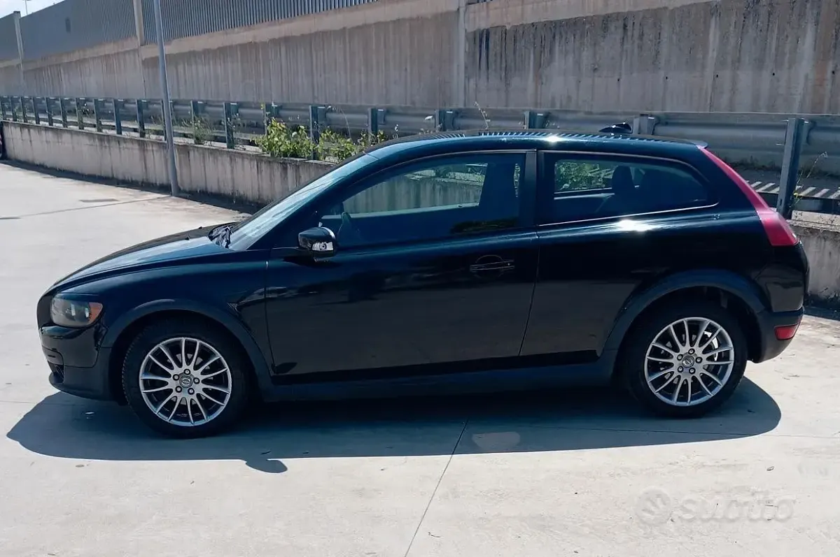 Usata Volvo C30 109 CV (80 kW) 2009 Utilitaria