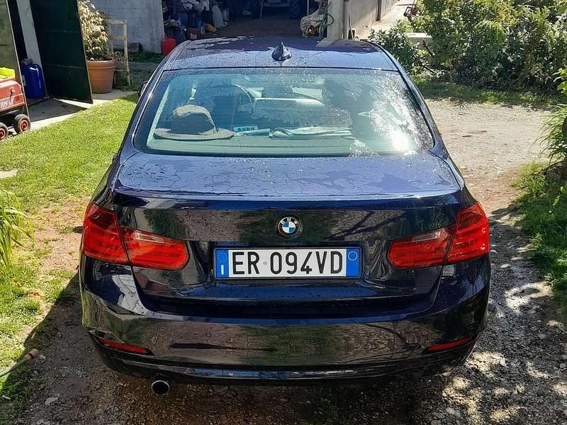 Usata BMW 318 90 CV (66 kW) 2012 Blu/azzurro Berlina