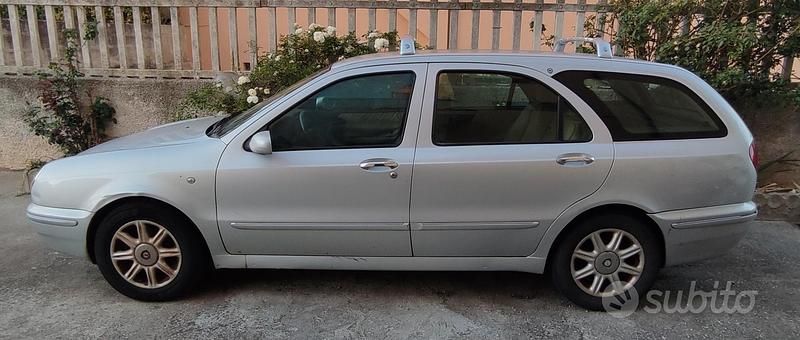 Begagnad Lancia Lybra 116 HK (85 kW) 2006 Grå Kombi