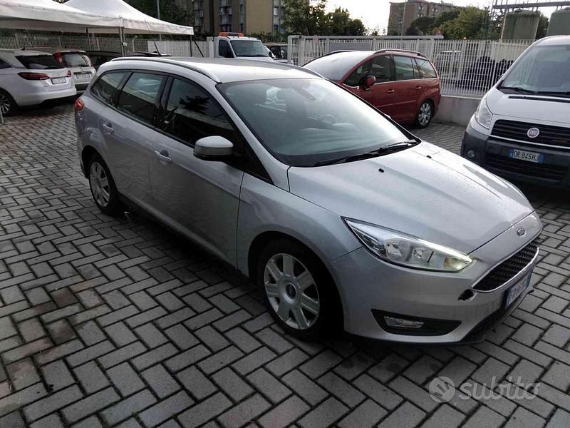 Argento metallizzato Usata 2016 Ford Focus Business Edition Station wagon | 6990 € (Ottimo prezzo) - Immagine 1/4