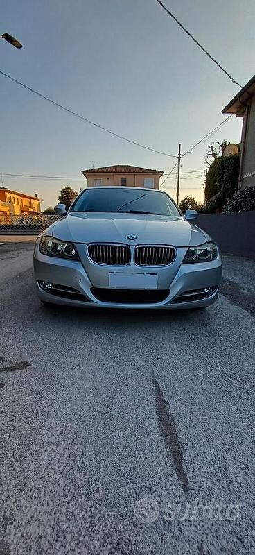 Usata BMW 318 143 CV (105 kW) 2012 Grigio Station wagon
