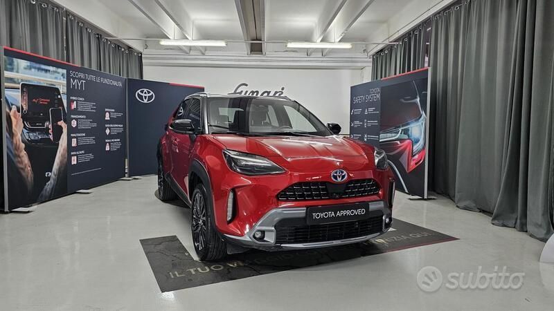 Usata Toyota Yaris Hybrid 92 CV (67 kW) 2021 Rosso Station wagon