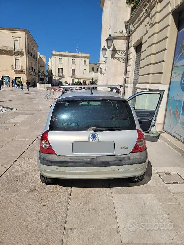 Usata Renault Clio II Expression 58 CV (42 kW) 2003 Grigio Berlina