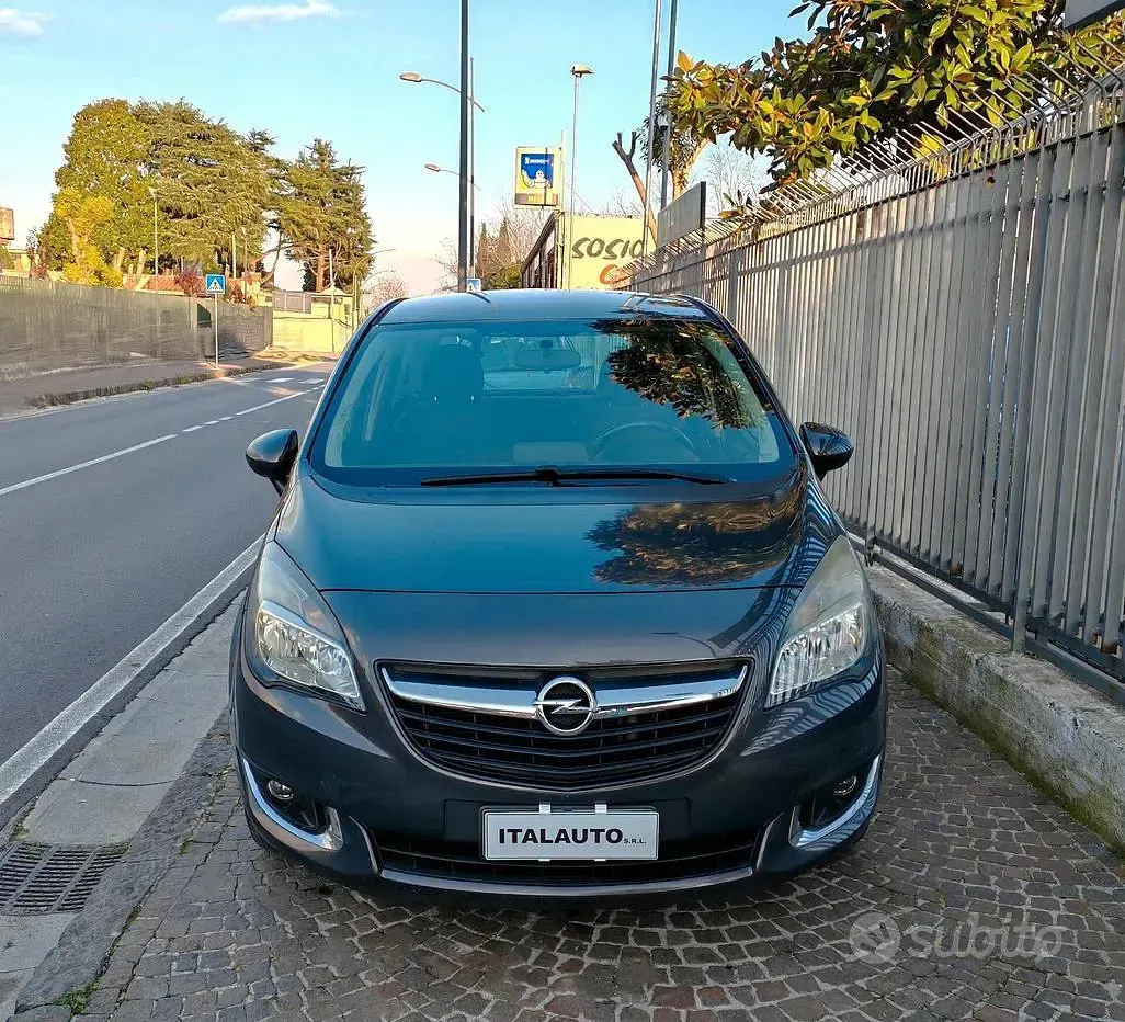 Begagnad Opel Meriva 120 HK (88 kW) 2015 Grå Minibuss