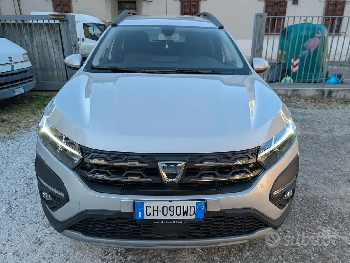 Usata Dacia Jogger Comfort 101 CV (74 kW) 2022 Grigio Monovolume