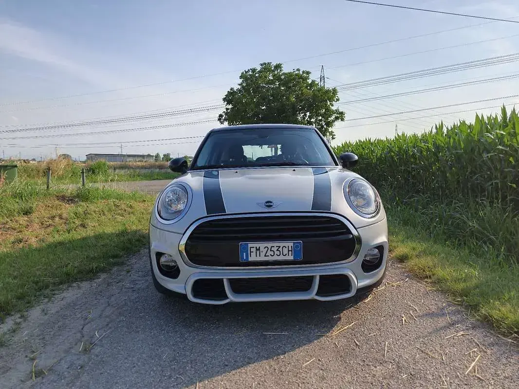 Usata Mini Cooper D Hype 116 CV (85 kW) 2017 Grigio Utilitaria