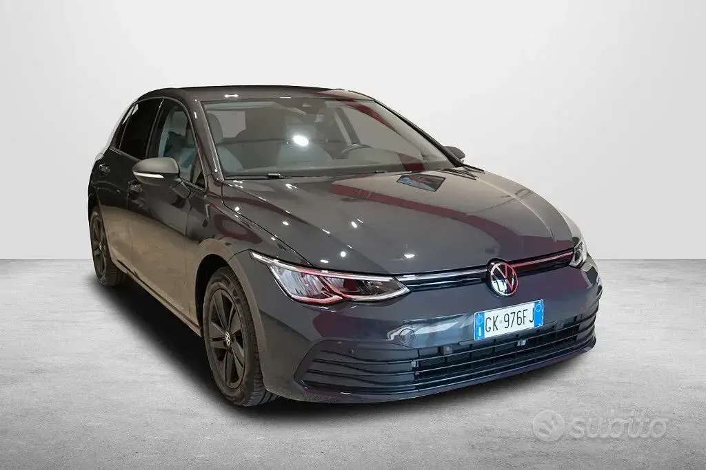 Usata VW Golf VIII Life 116 CV (85 kW) 2022 Grigio Berlina