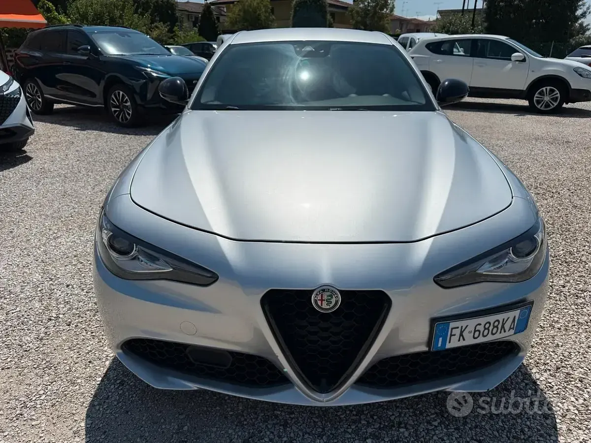 Usata Alfa Romeo Giulia 150 CV (110 kW) 2017 Grigio Berlina