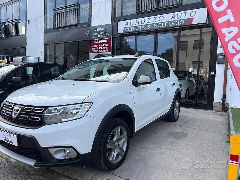 Usata Dacia Sandero Stepway 91 CV (66 kW) 2017 Bianco SUV