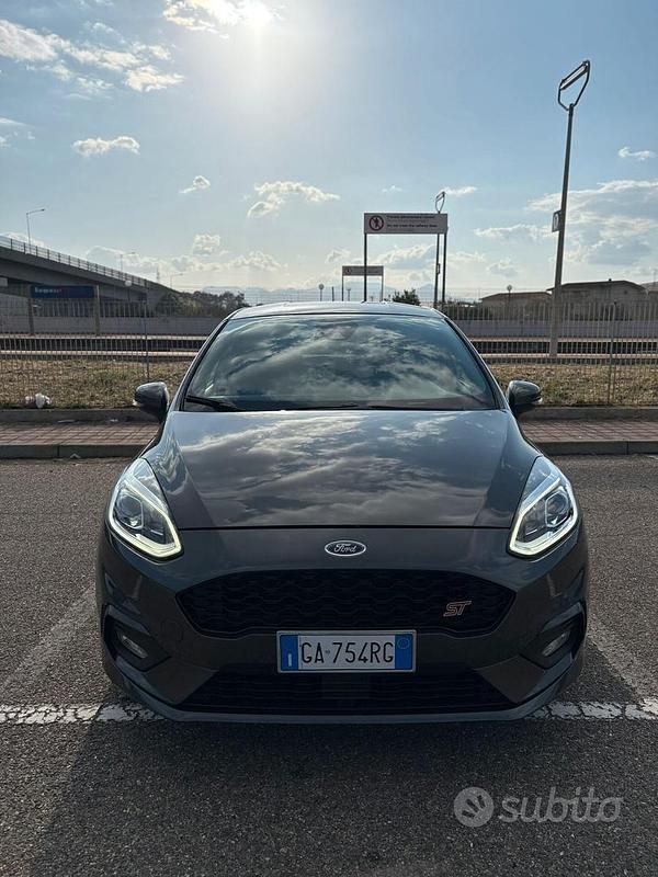 Usata Ford Fiesta ST-Line 86 CV (63 kW) 2020 Grigio Utilitaria