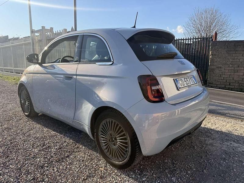 Usata Fiat 500e 42 kW (58 CV) 2021 Blu/azzurro Utilitaria