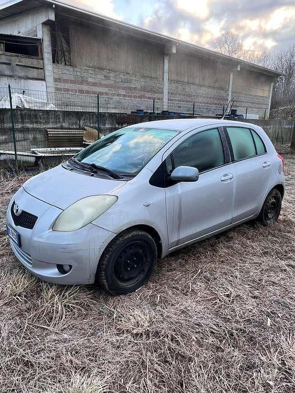 Usata Toyota Yaris Sol 65 CV (47 kW) 2007 Utilitaria