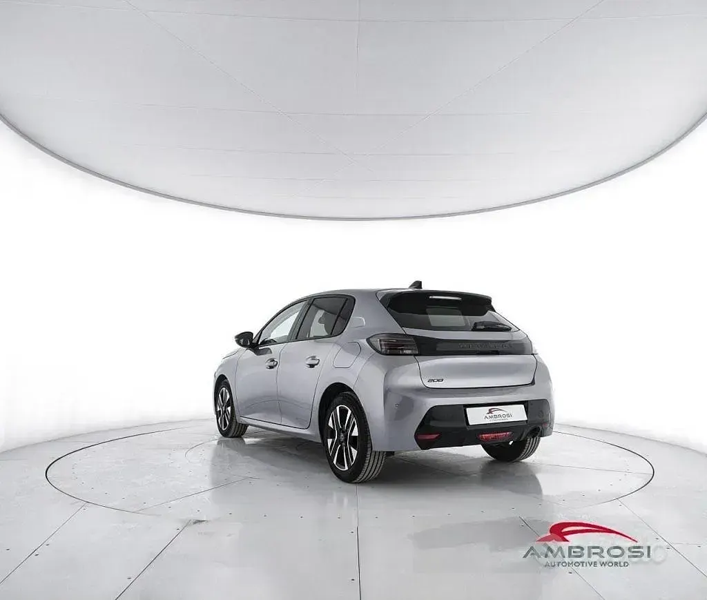 Usata Peugeot 208 Allure 101 CV (74 kW) 2025 Grigio Utilitaria