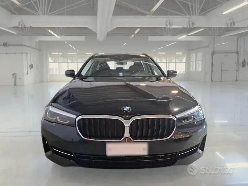 Usata BMW 518 Efficient Dynamics 150 CV (110 kW) 2022 Nero Station wagon