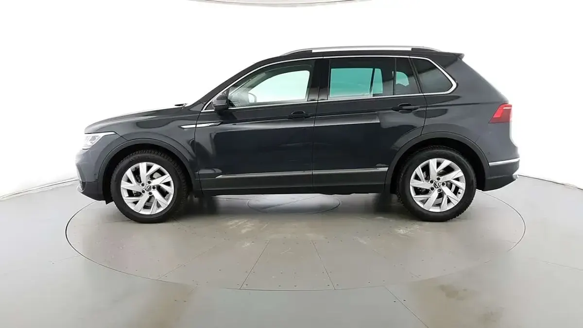 Usata VW Tiguan Elegance 150 CV (110 kW) 2021 Grigio urano SUV