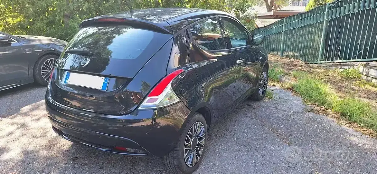 Usata Lancia Ypsilon Gold 69 CV (50 kW) 2016 Nero Utilitaria