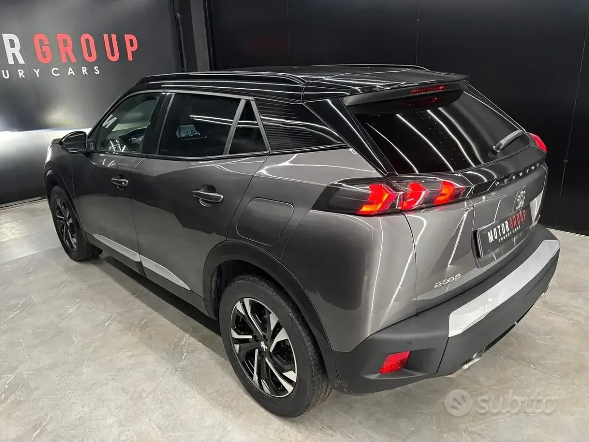 Usata Peugeot 2008 GT-line 131 CV (96 kW) 2020 Grigio SUV